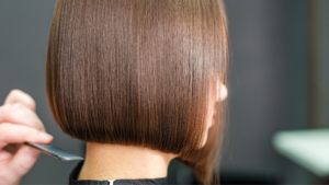 corte de cabelo curto repicado em camadas