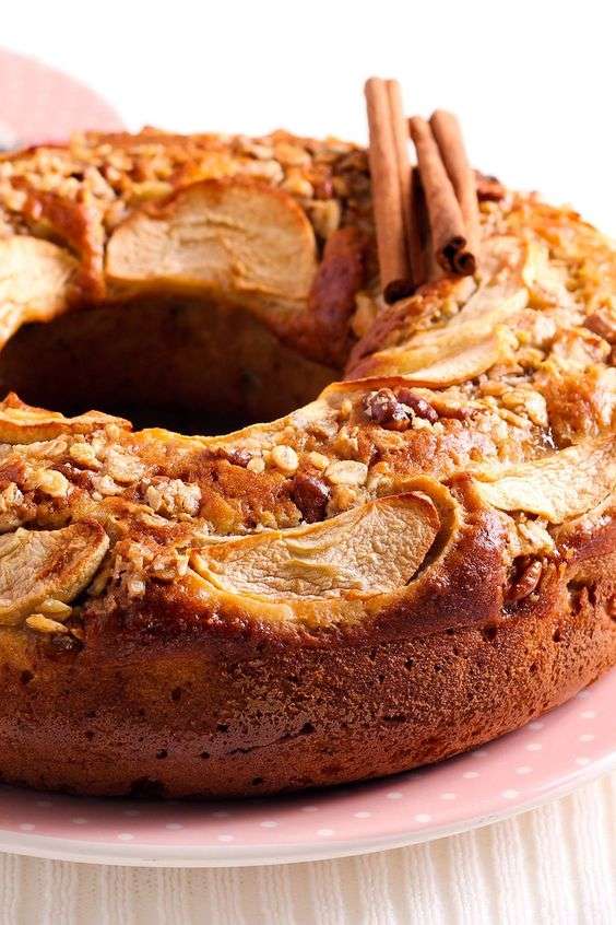 Bolo de Maçã Cremoso com Fubá e Aveia