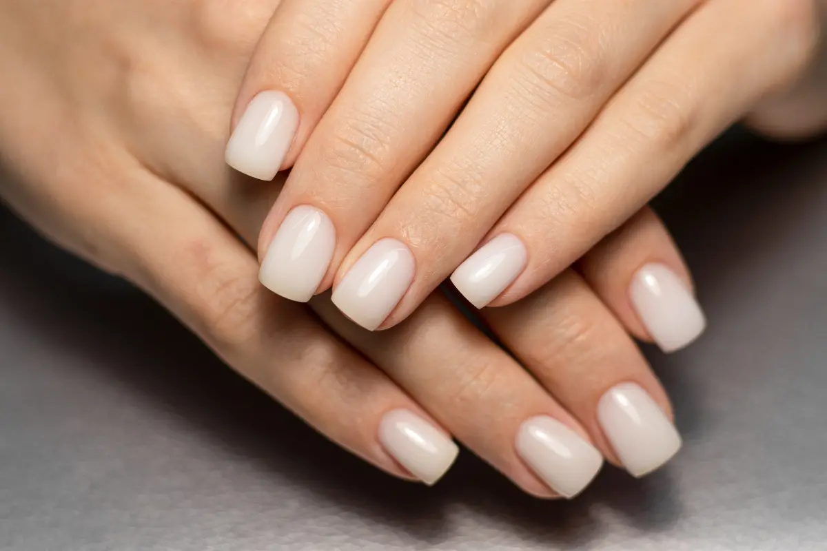 Unhas de gel curtas quadradas