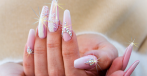 5 Estilos de Unhas Decoradas com Pedrarias para Ocasiões Especiais