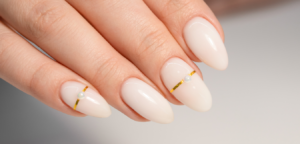 Estilos de Unhas Decoradas com Pedrarias