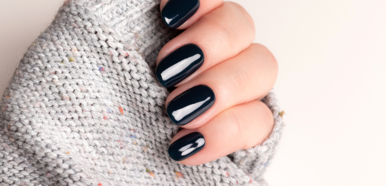 Unhas Decoradas com Esmalte Preto