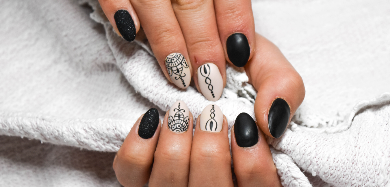 Está buscando Unhas Decoradas com Esmalte Preto: Inspirações para Arrasar nas Festas? Separamos aqui as melhores opções!