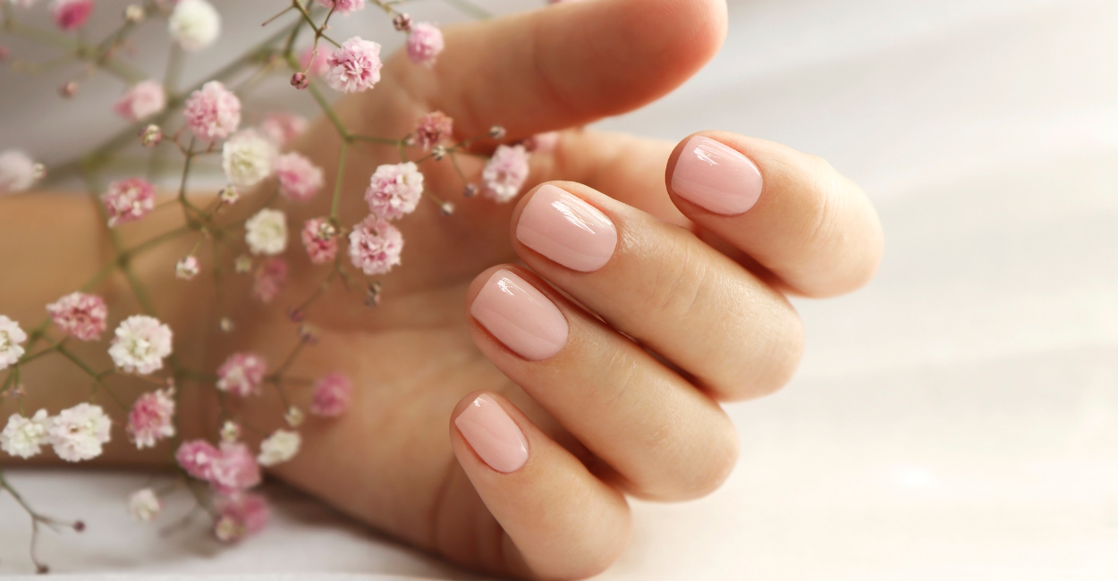 Simplicidade Chic: 6 Ideias de Nail Art para Arrasar com Unhas Curtas